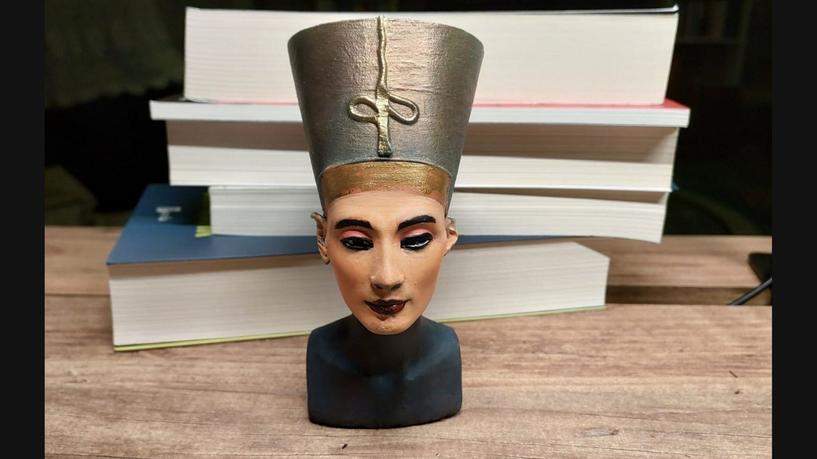 Makes - Bust of Nefertiti - Real 3D-SCAN cover